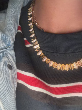 Collier MONAC — Modèle Pyramide & Pavé porté